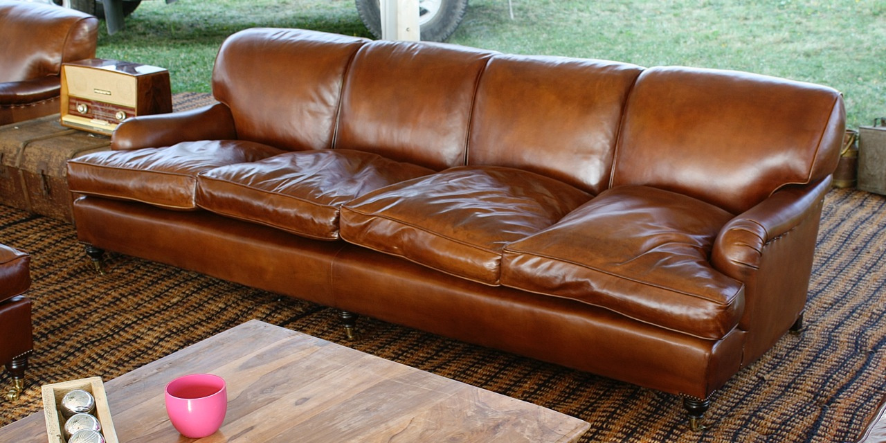 4 seater sofa in leather with square arms